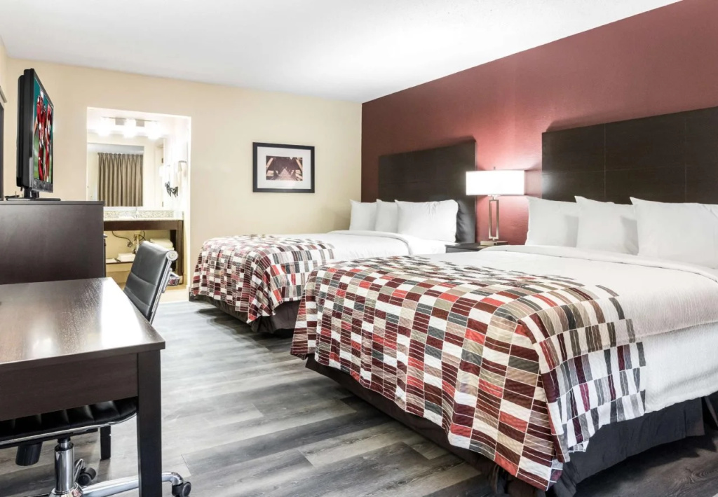 Rodeway Inn — 5