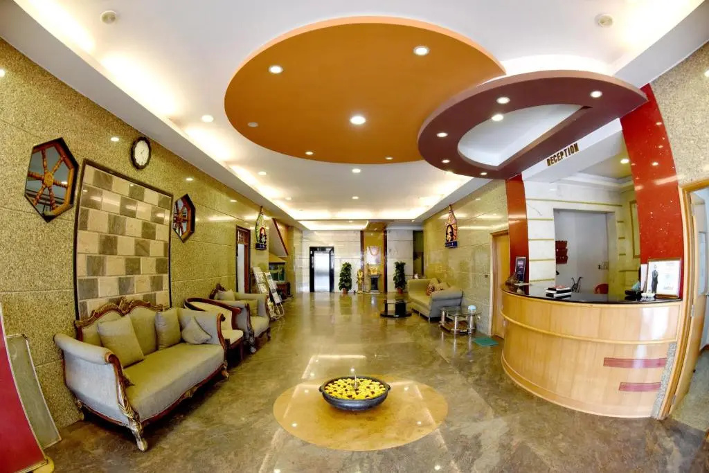 Lobby & Reception
