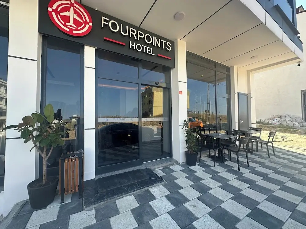 Fourpoints Airport Hotel — фото 1