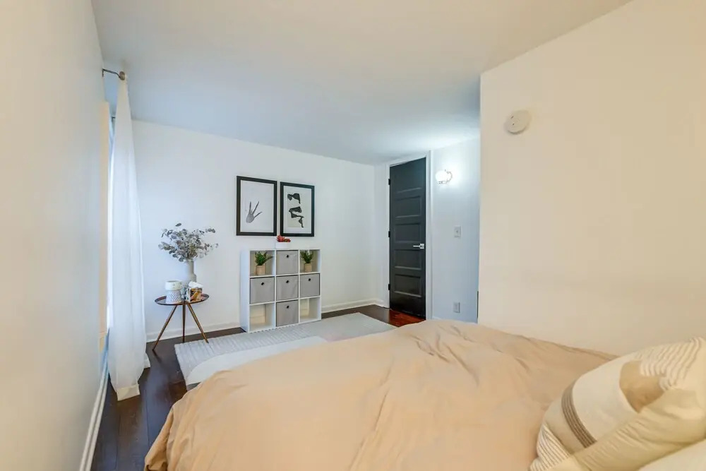 Historic Buffalo Row House Near Delaware Park — фото 4