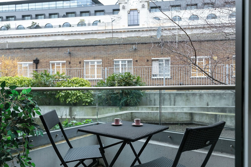 Urban Chic - Aird House