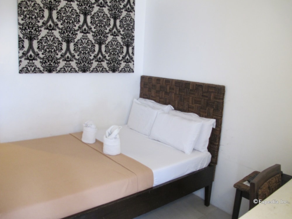 R Suites & Cafe — 3