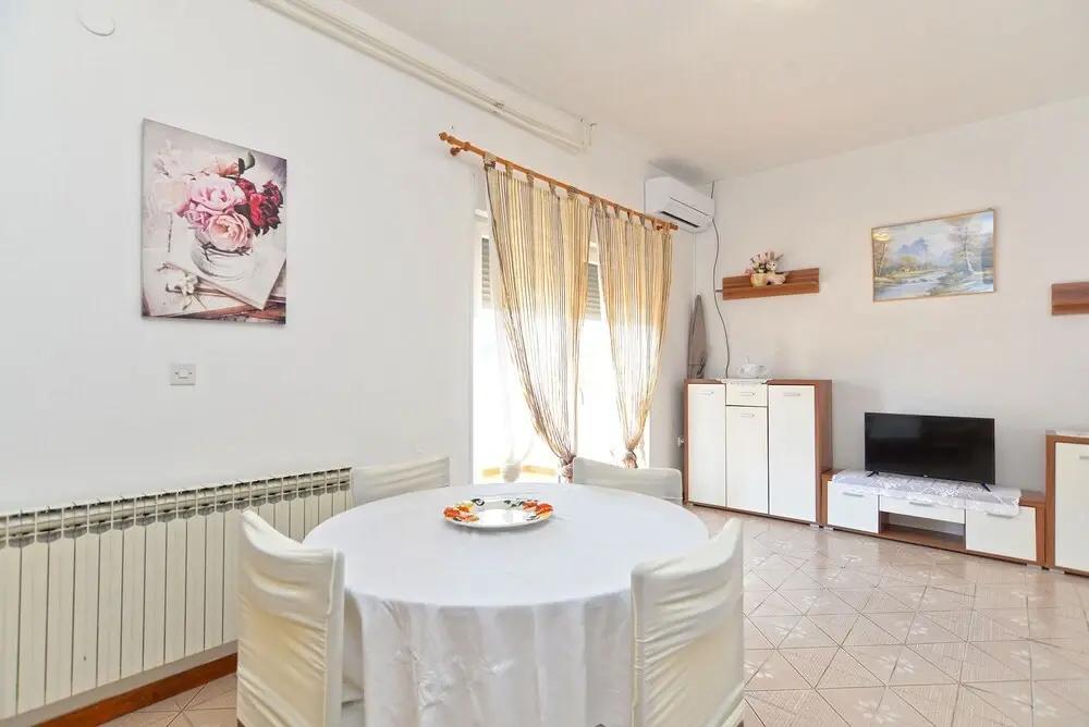 Apartment 1779