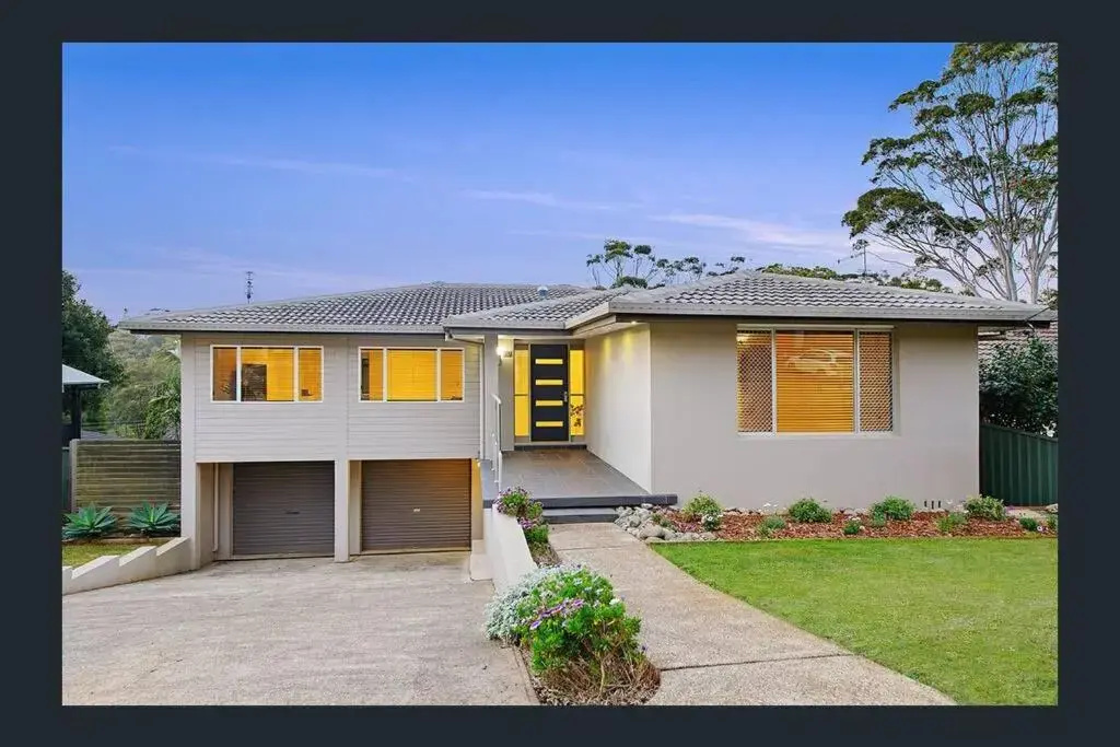 Harrys @ Shelly Beach - family home with pool
