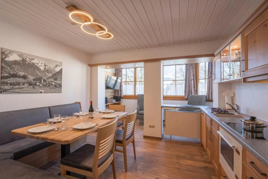3 Bedrooms Apartment