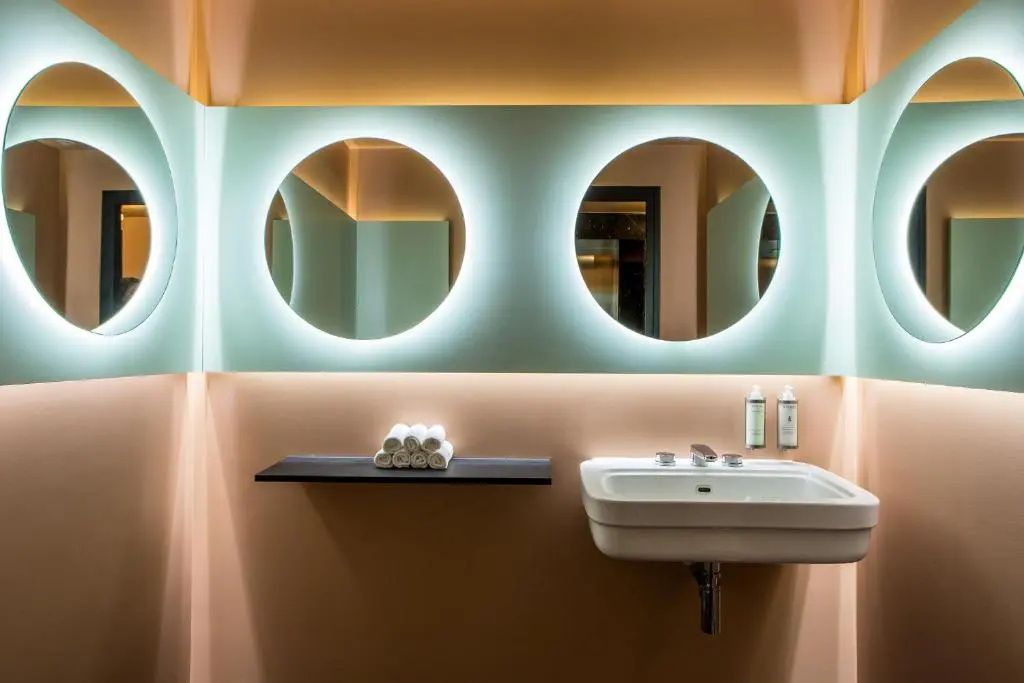 Hôtel du Rond-Point des Champs-Élysées 34