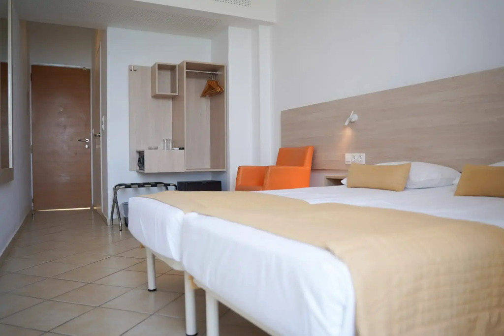Standard Double room with sea view (twin beds)