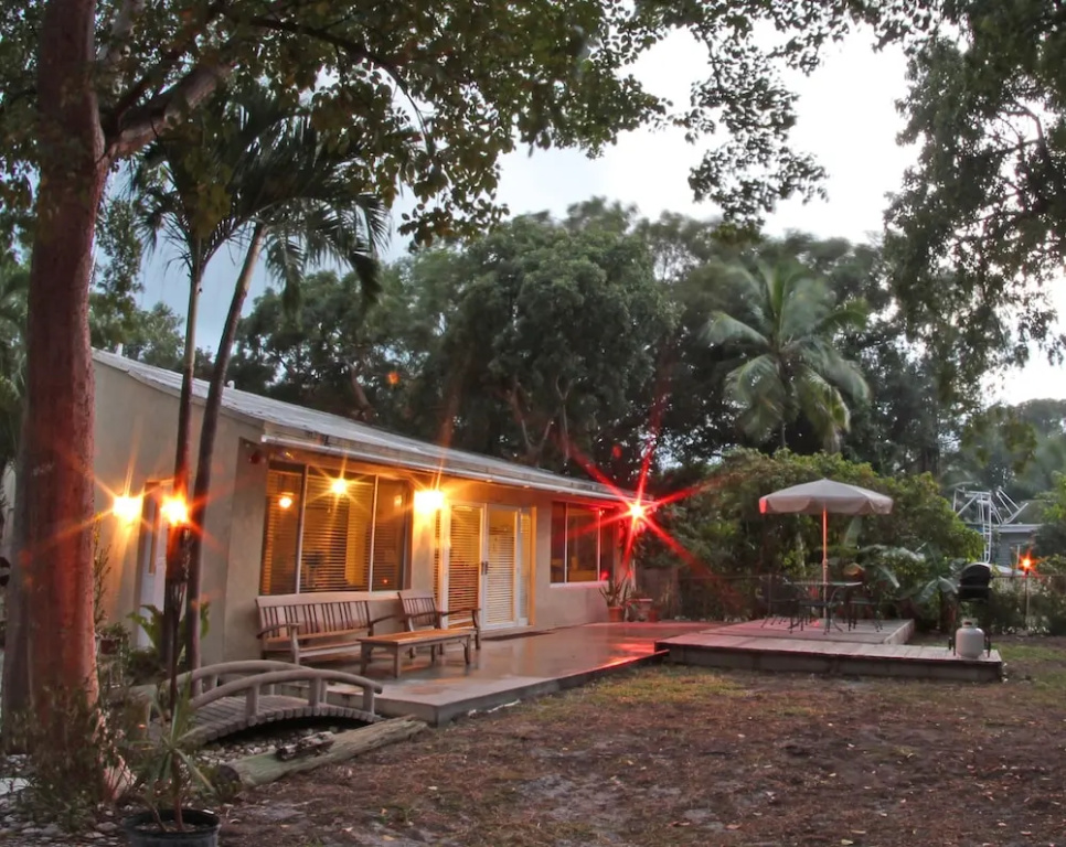 Key Lime Sailing Club And Cottages