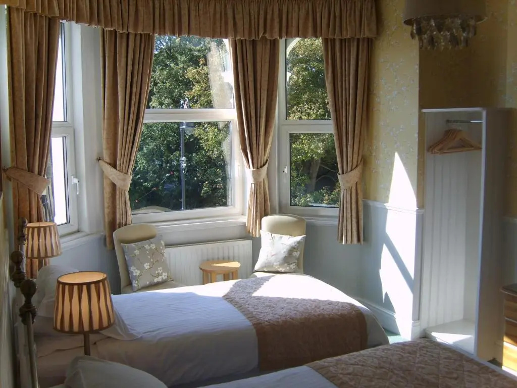 Standard Double room with partial sea view (full double bed)