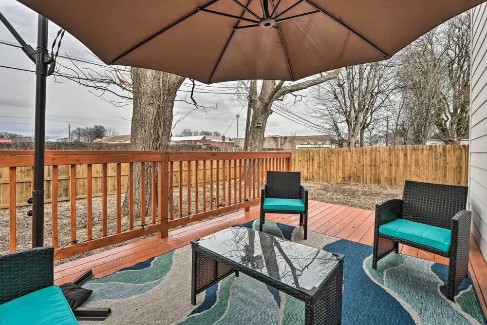 Chic Memphis Home w/ Deck ~ 2 Mi to Dtwn!