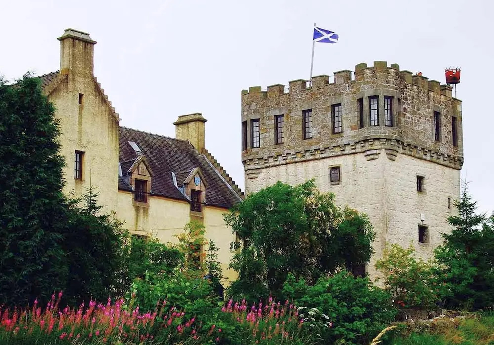 The Tower at Plane Castle-sleeps 4-pets Ok-parking