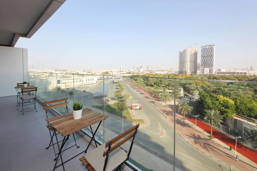 Luxury StayCation - Spacious Apartment Amidst Lush Green Parks