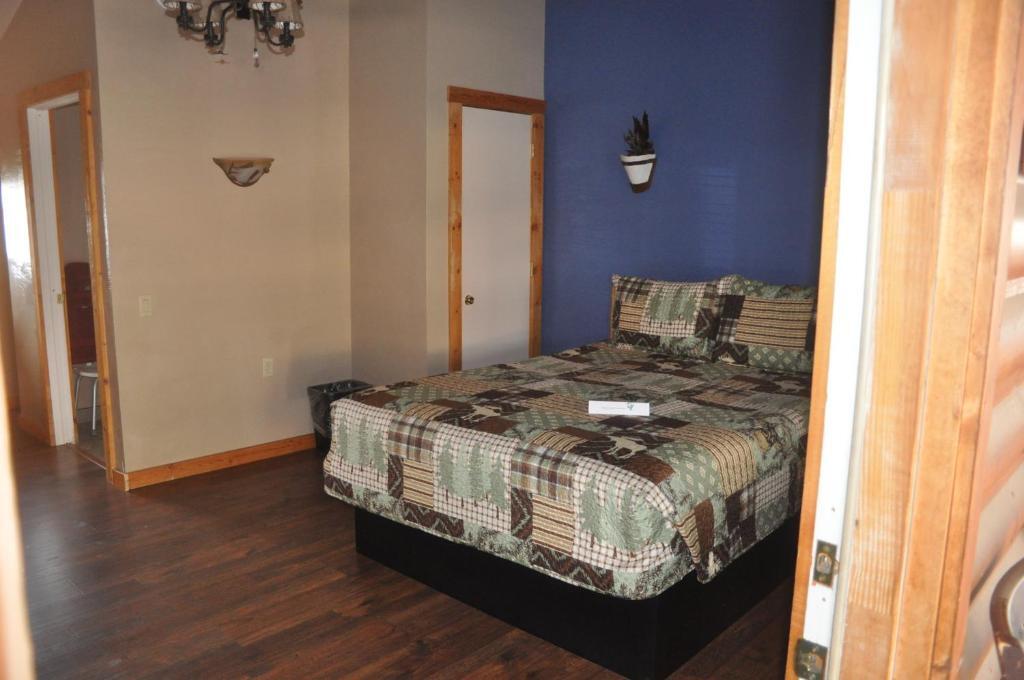 Nine Pines Motel by null