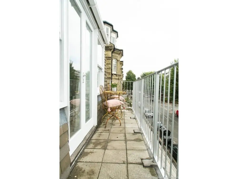 Newly Renovated Hove Apartment