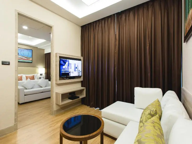 Premier Double room with balcony (full double bed)
