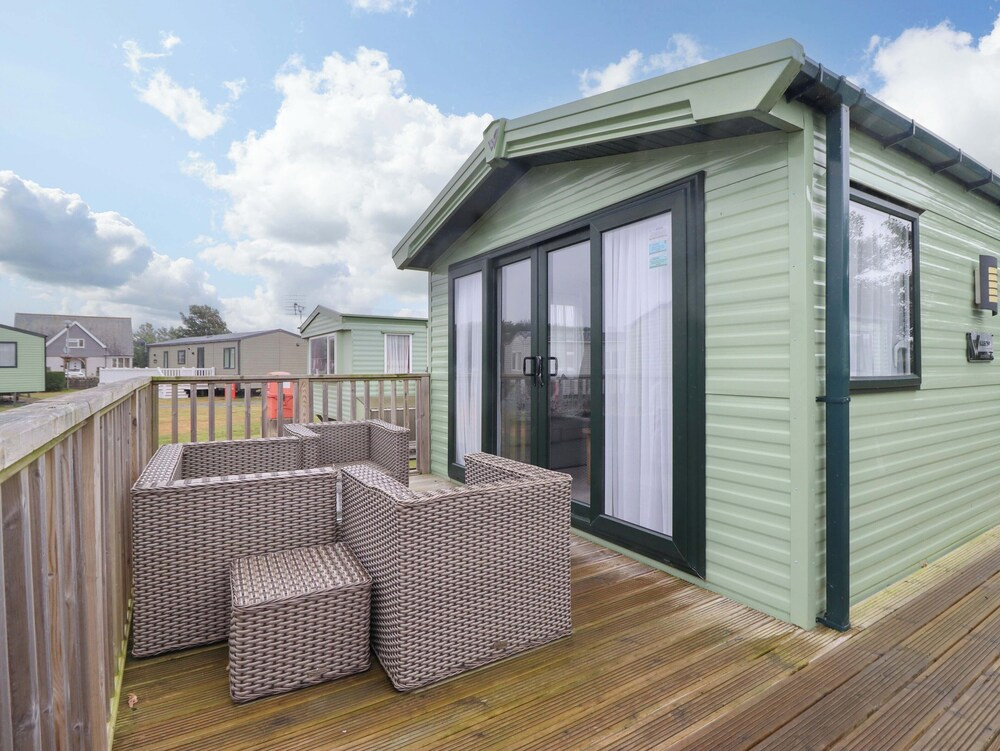 Sea Breeze C38 Dyffryn Seaside Estate