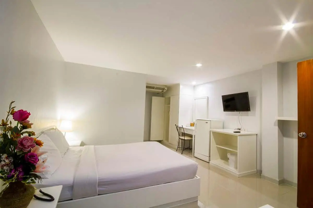 Standard Double room (full double bed)