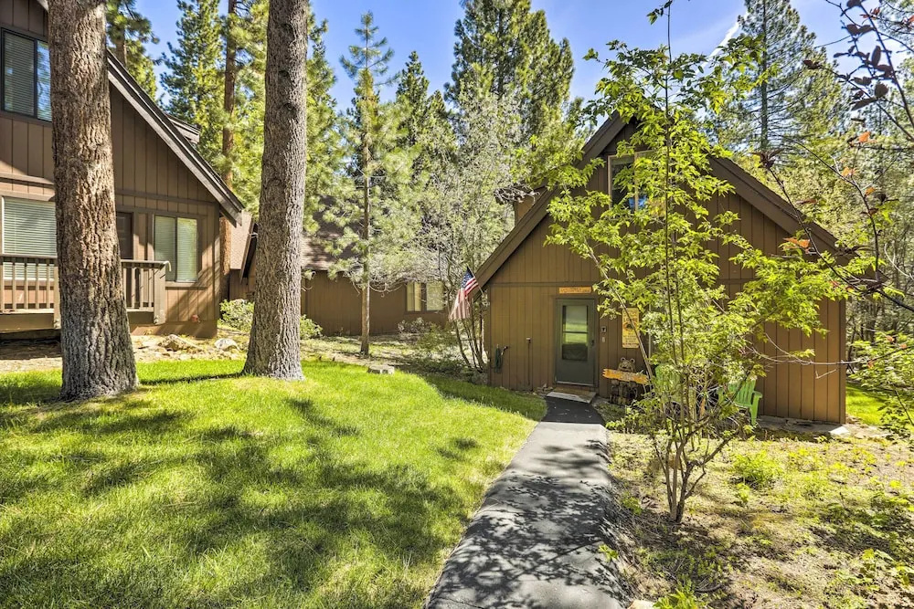 3 Mi to Lake Tahoe: Quiet Incline Village Cabin!