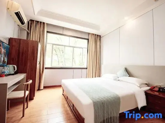 Business Double room (full double bed)