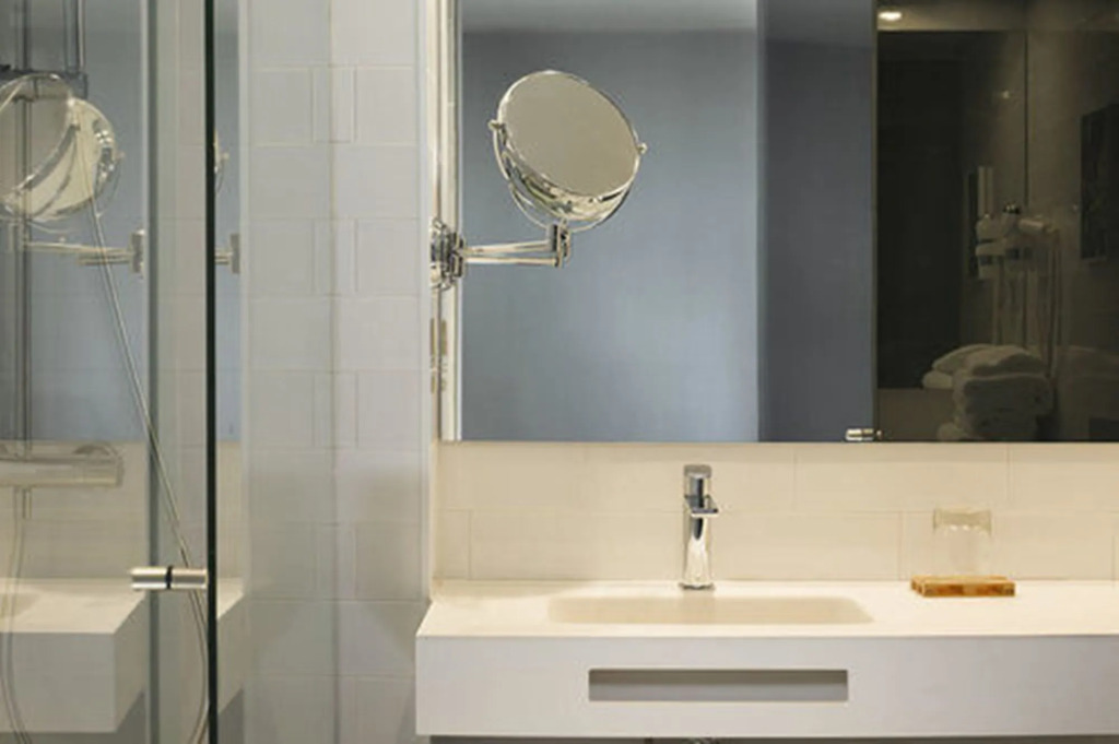 Yurbban Trafalgar Hotel picture