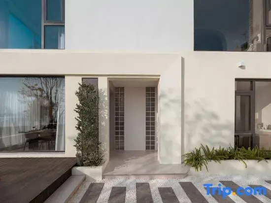 Liu · Seaview Resort Courtyard (Erhai Ecological Corridor Store)