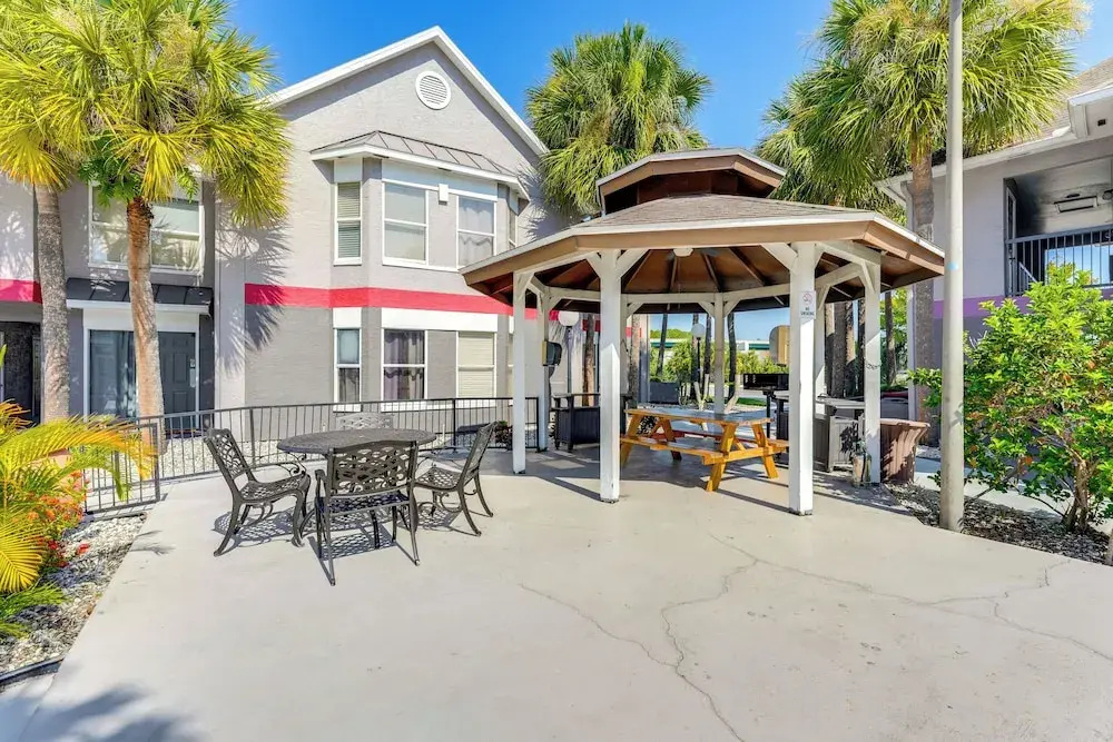 2 Mi to Disney & Old Town: Resort Condo w/ Perks