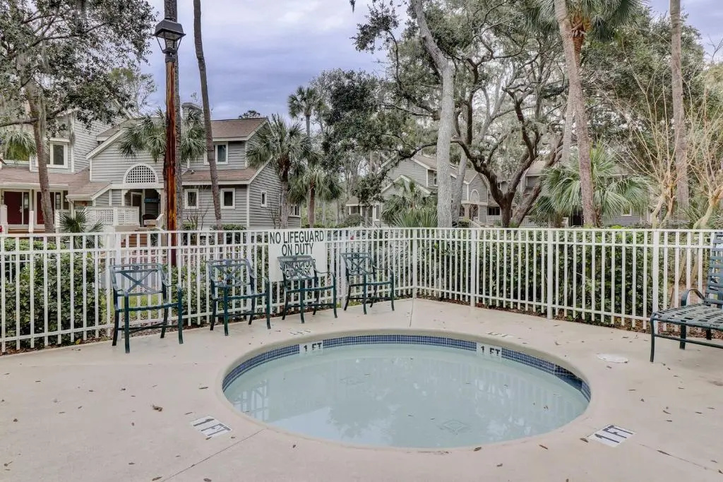 7621 Huntington Villas