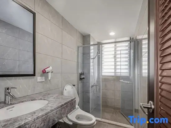 Superior Double room with street view (full double bed)