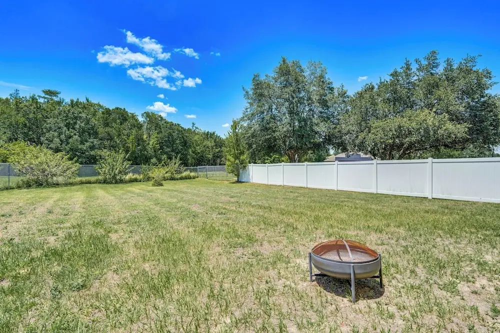 Family-friendly Kissimmee Home w/ Yard & Grill!