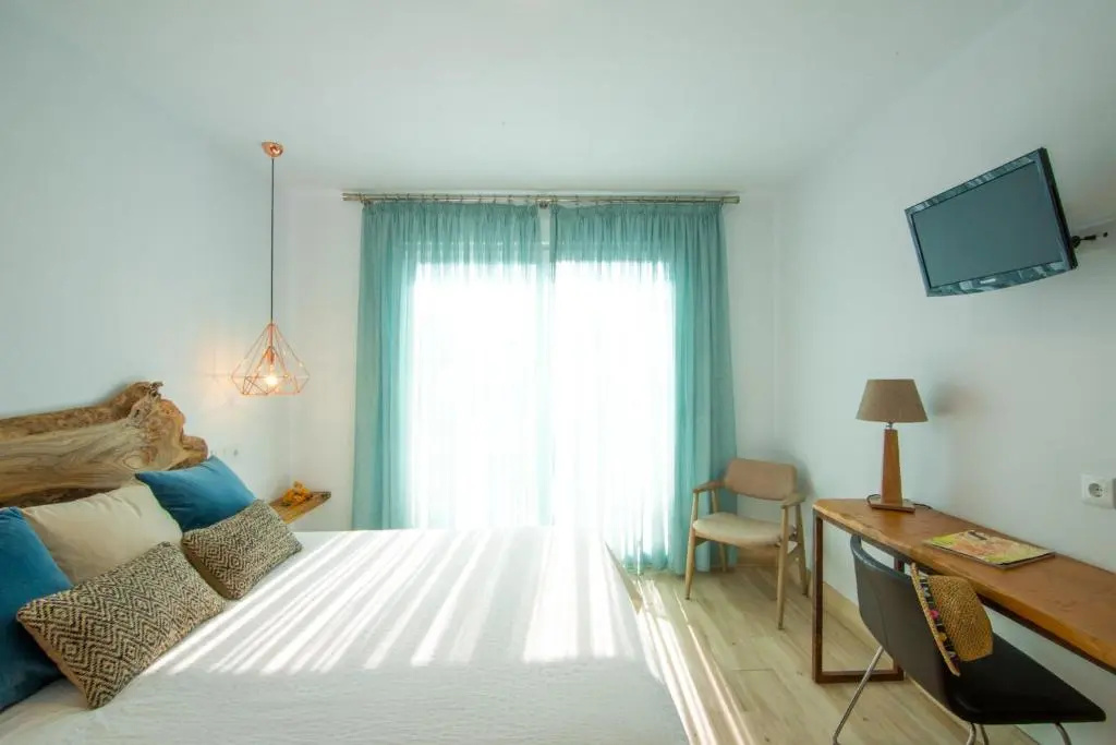 Superior Double room with balcony and with sea view (full double bed)