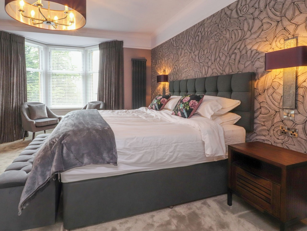 The Oakroyd — 3
