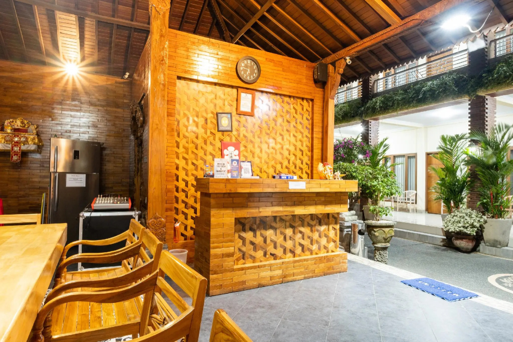 Lobby & Reception