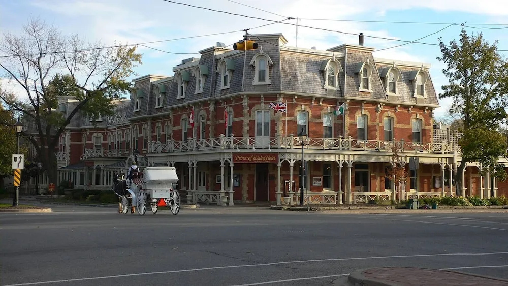 Doctor's Lounge - An Executive Home in Niagara