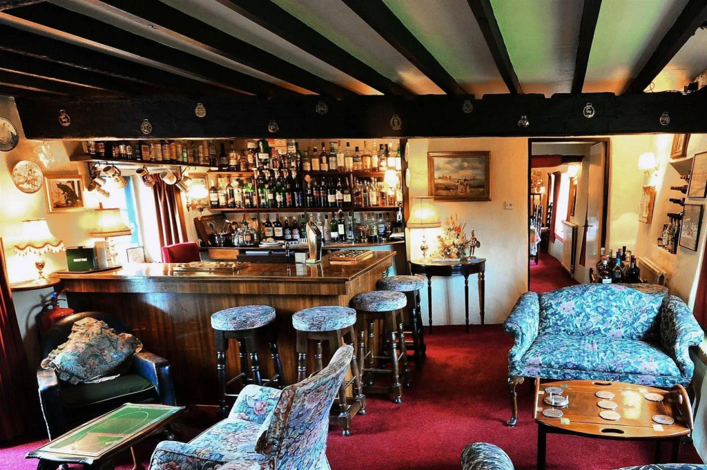 The Barton Cross Hotel - Général