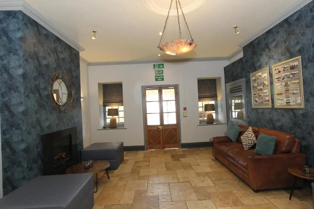 Lobby & Reception