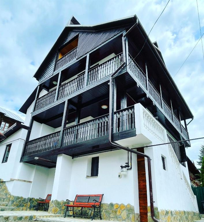 4 Bedrooms Cottage