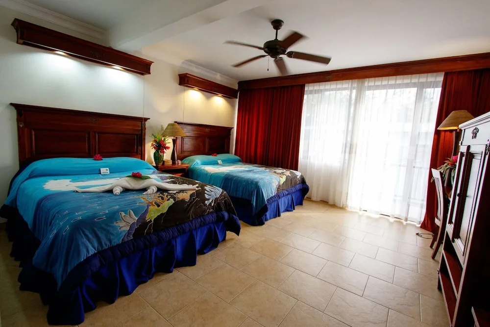 Manta Ray Bay Resort - Chambres
