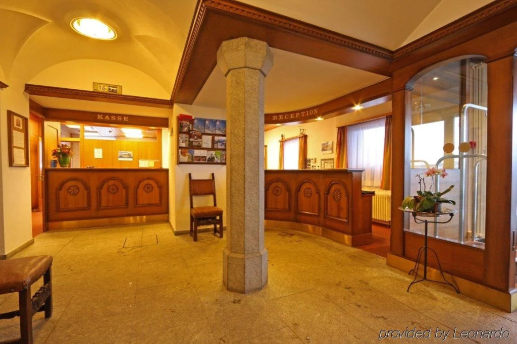 Lobby & Reception