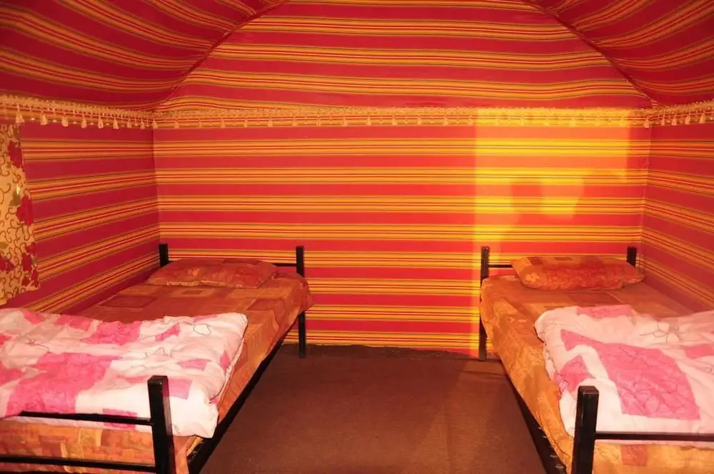 Tent (twin beds)