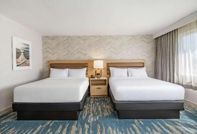 DoubleTree by Hilton LAX - El Segundo - Tap to explore photos