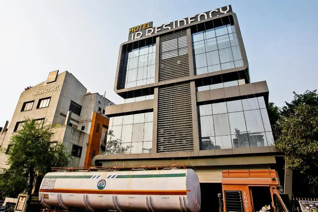 Hotel Jr Residency by OYO Rooms