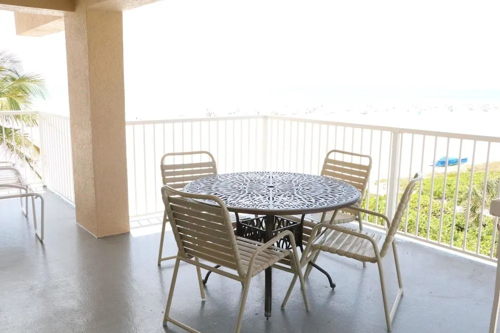 Jamaica Royale - T41 - 2 Br Condo