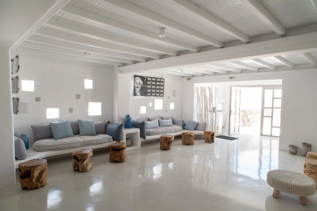 Lobby & Reception
