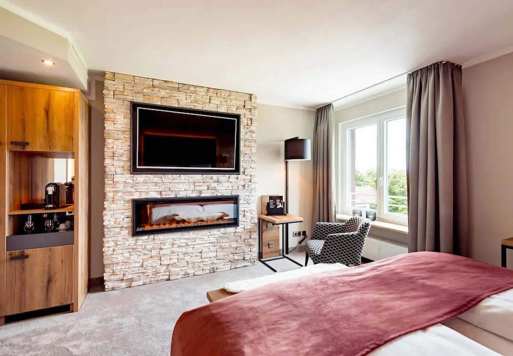 Classic Double room with courtyard view (full double bed)