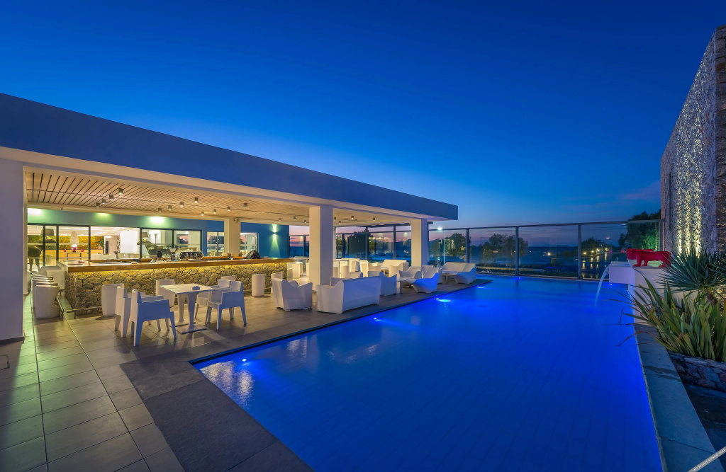 Beach & Waterfront