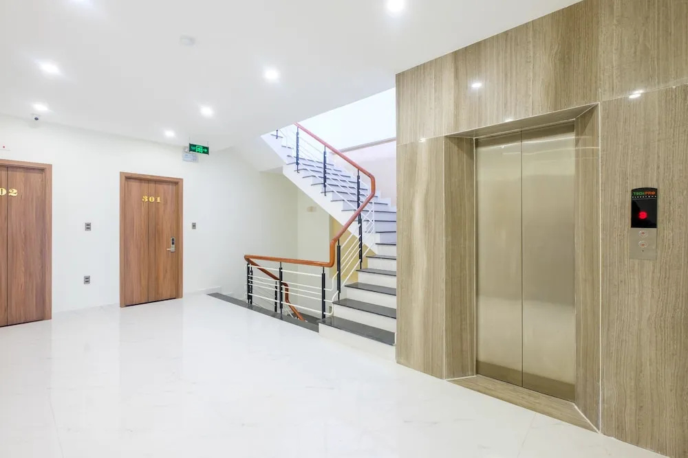 Lobby & Reception