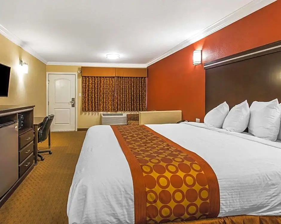 Double Suite (full double bed)