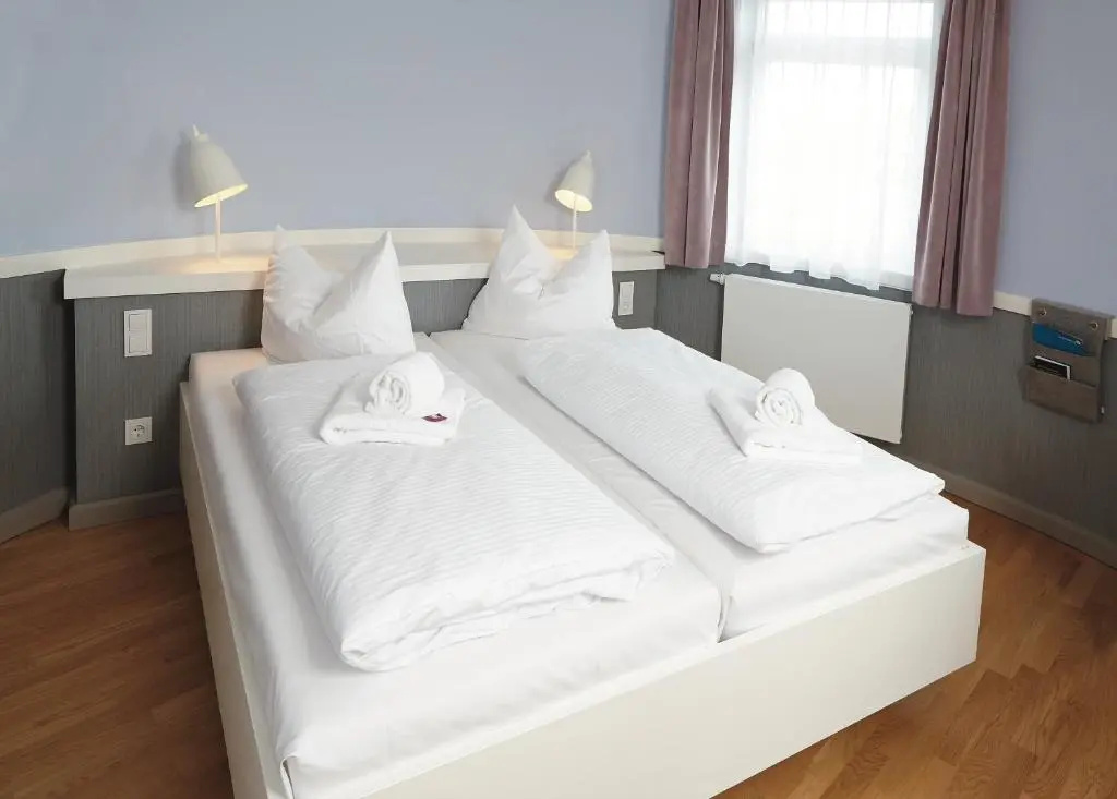 Standard Double room (full double bed)