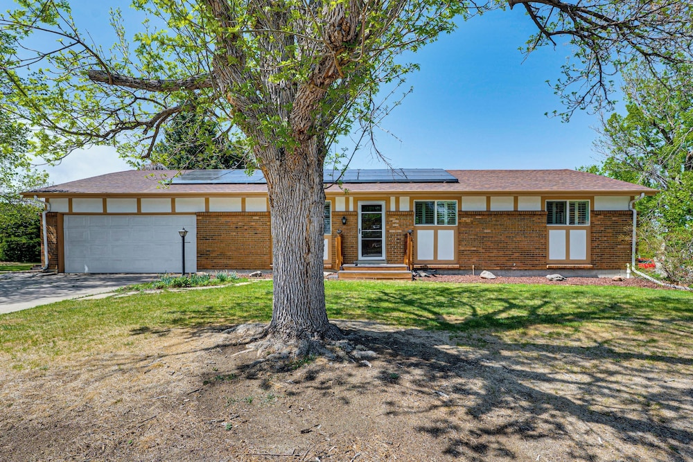 4 Mi to Olde Town Arvada! Dog-friendly Home, Yard