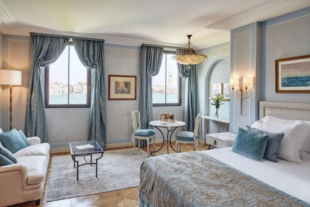 Premium Double room (full double bed)